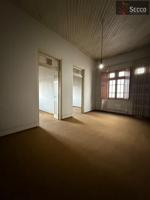 Casa com 3 quartos à venda, 1050m2 em Botucatu - SP - imagem 3 Foto 3 de Casa com 3 quartos à venda, 1050m2 em Botucatu - SP