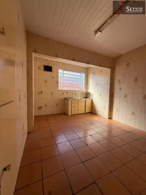 Casa com 4 quartos para alugar, 1050m2 em Botucatu - SP - imagem 2 Foto 2 de Casa com 4 quartos para alugar, 1050m2 em Botucatu - SP