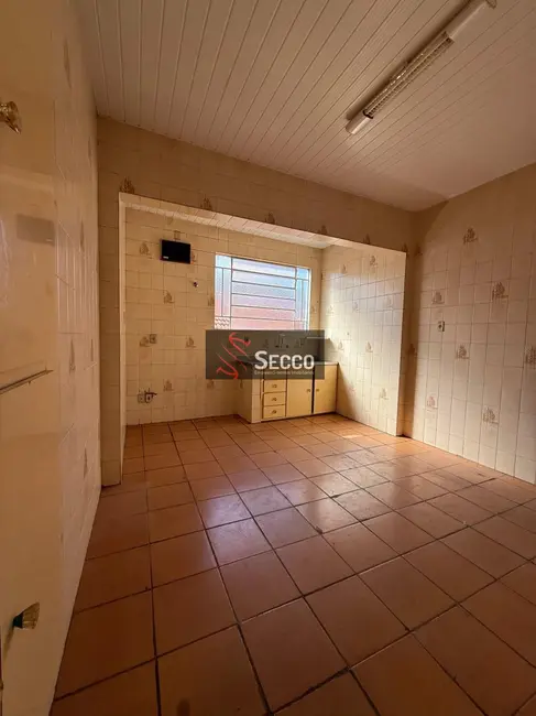 Foto 4 de Casa com 4 quartos para alugar, 1050m2 em Botucatu - SP