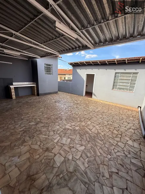 Casa com 4 quartos para alugar, 1050m2 em Botucatu - SP - imagem 8 Foto 8 de Casa com 4 quartos para alugar, 1050m2 em Botucatu - SP