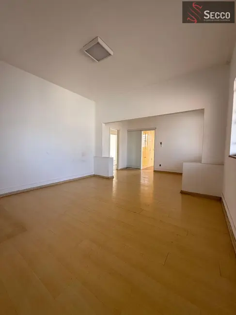 Casa com 4 quartos para alugar, 1050m2 em Botucatu - SP - imagem 1 Foto 1 de Casa com 4 quartos para alugar, 1050m2 em Botucatu - SP