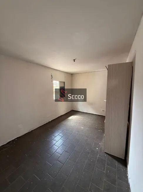 Foto 1 de Kitnet com 1 quarto para alugar, 1050m2 em Botucatu - SP