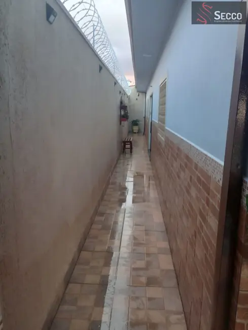 Foto 8 de Casa com 2 quartos à venda, 1050m2 em Botucatu - SP