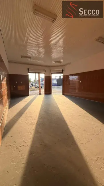 Foto 1 de Loja para alugar, 1050m2 em Botucatu - SP