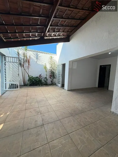 Casa com 3 quartos à venda, 1050m2 em Jardim Paraíso, Botucatu - SP - imagem 3 Foto 3 de Casa com 3 quartos à venda, 1050m2 em Jardim Paraíso, Botucatu - SP