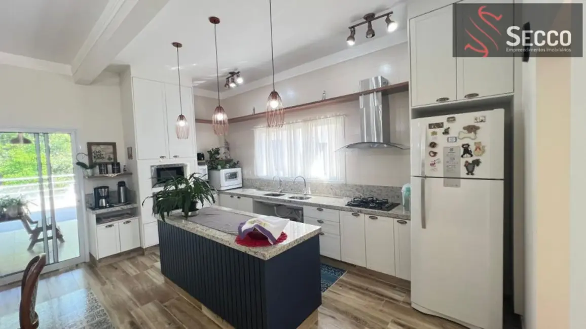 Foto 4 de Casa com 3 quartos à venda, 1050m2 em Pardinho - SP