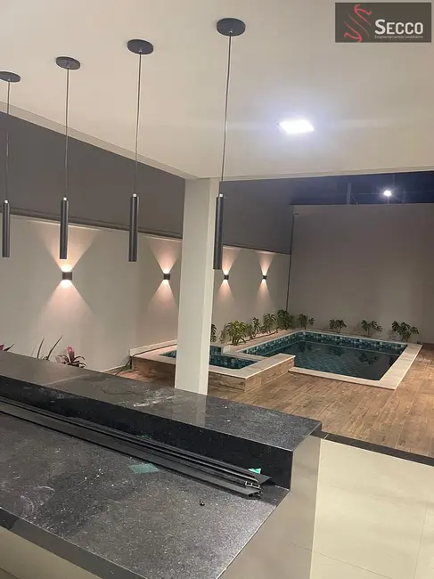 Foto 8 de Sobrado com 3 quartos à venda, 1050m2 em Botucatu - SP