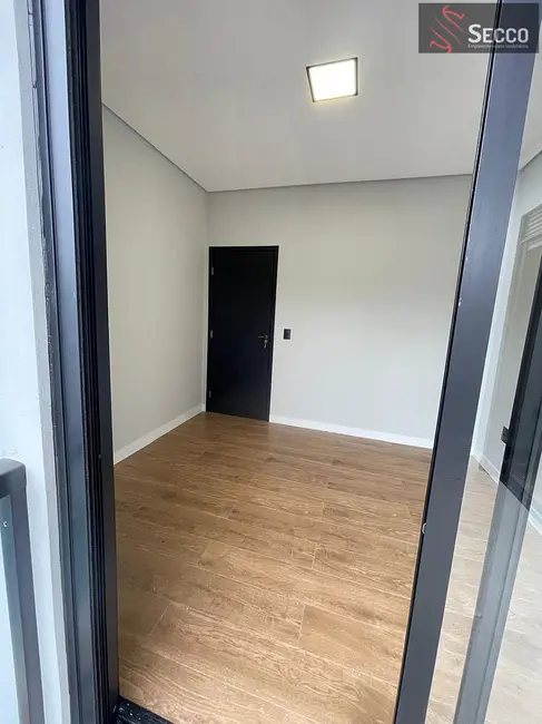 Foto 4 de Sobrado com 3 quartos à venda, 1050m2 em Botucatu - SP