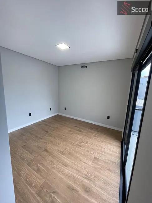 Foto 3 de Sobrado com 3 quartos à venda, 1050m2 em Botucatu - SP