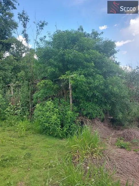 Chácara com 2 quartos à venda, 1050m2 em Botucatu - SP - imagem 2 Foto 2 de Chácara com 2 quartos à venda, 1050m2 em Botucatu - SP