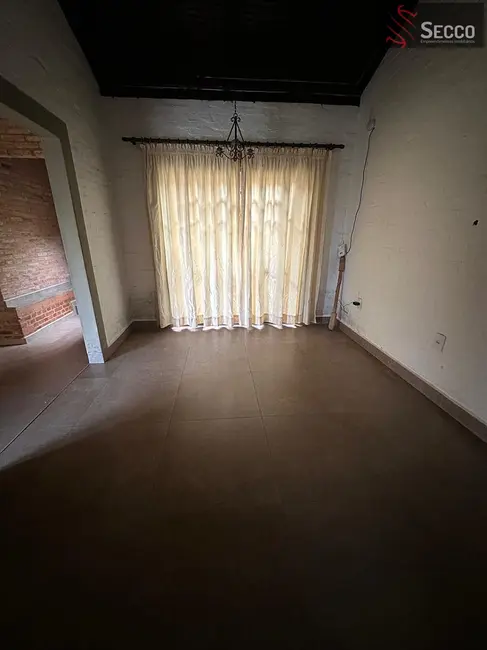 Chácara com 2 quartos à venda, 1050m2 em Botucatu - SP - imagem 4 Foto 4 de Chácara com 2 quartos à venda, 1050m2 em Botucatu - SP