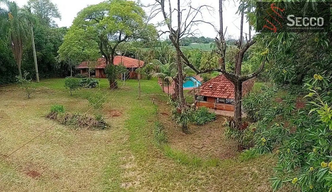 Chácara com 2 quartos à venda, 1050m2 em Botucatu - SP - imagem 1 Foto 1 de Chácara com 2 quartos à venda, 1050m2 em Botucatu - SP