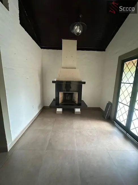 Chácara com 2 quartos à venda, 1050m2 em Botucatu - SP - imagem 5 Foto 5 de Chácara com 2 quartos à venda, 1050m2 em Botucatu - SP