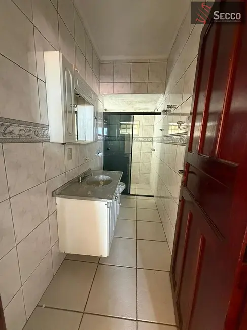 Foto 2 de Sobrado com 2 quartos para alugar, 250m2 em Vila dos Lavradores, Botucatu - SP
