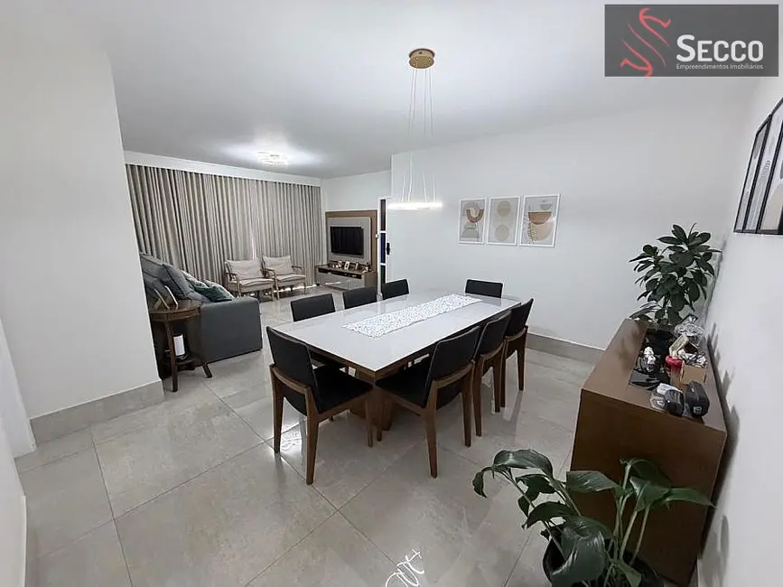 Apartamento com 3 quartos à venda, 1050m2 em Centro, Botucatu - SP - imagem 3 Foto 3 de Apartamento com 3 quartos à venda, 1050m2 em Centro, Botucatu - SP