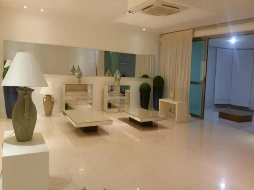 Apartamento com 4 quartos à venda, 332m2 em Rio De Janeiro - RJ - imagem 3 Foto 3 de Apartamento com 4 quartos à venda, 332m2 em Rio De Janeiro - RJ