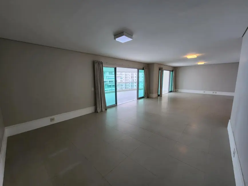 Apartamento com 4 quartos à venda, 298m2 em Rio De Janeiro - RJ - imagem 9 Foto 9 de Apartamento com 4 quartos à venda, 298m2 em Rio De Janeiro - RJ