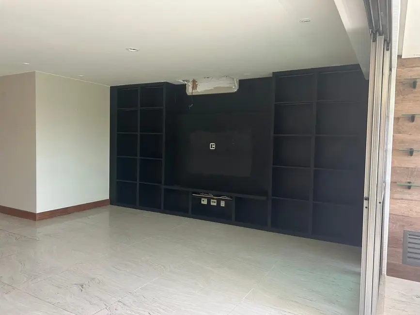 Apartamento com 4 quartos à venda, 309m2 em Rio De Janeiro - RJ - imagem 3 Foto 3 de Apartamento com 4 quartos à venda, 309m2 em Rio De Janeiro - RJ
