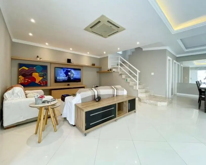 Casa de Condomínio com 5 quartos à venda, 300m2 em Rio De Janeiro - RJ - imagem 4 Foto 4 de Casa de Condomínio com 5 quartos à venda, 300m2 em Rio De Janeiro - RJ