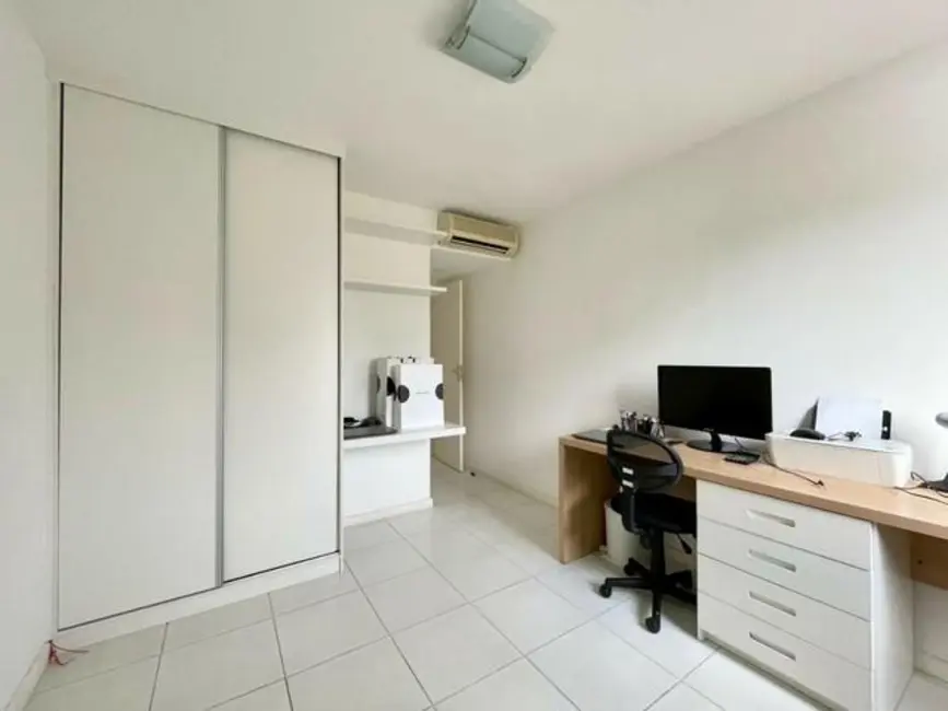 Casa de Condomínio com 5 quartos à venda, 300m2 em Rio De Janeiro - RJ - imagem 9 Foto 9 de Casa de Condomínio com 5 quartos à venda, 300m2 em Rio De Janeiro - RJ