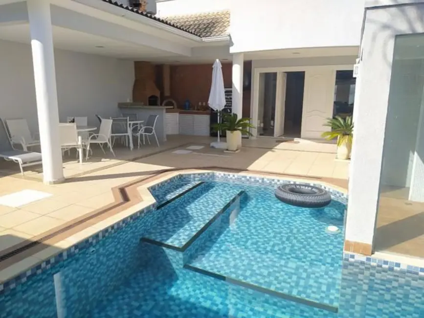 Casa de Condomínio com 5 quartos à venda, 300m2 em Rio De Janeiro - RJ - imagem 1 Foto 1 de Casa de Condomínio com 5 quartos à venda, 300m2 em Rio De Janeiro - RJ