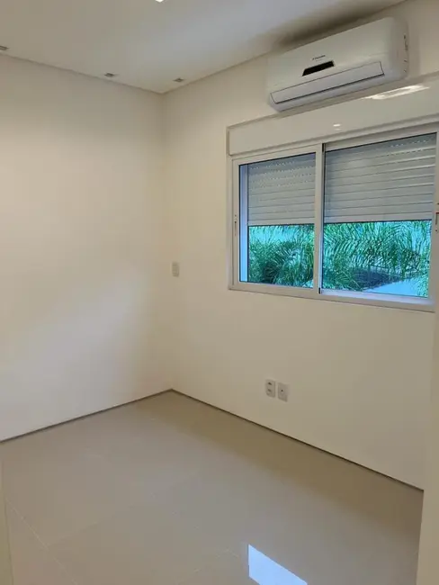 Casa de Condomínio com 4 quartos à venda, 290m2 em Rio De Janeiro - RJ - imagem 3 Foto 3 de Casa de Condomínio com 4 quartos à venda, 290m2 em Rio De Janeiro - RJ