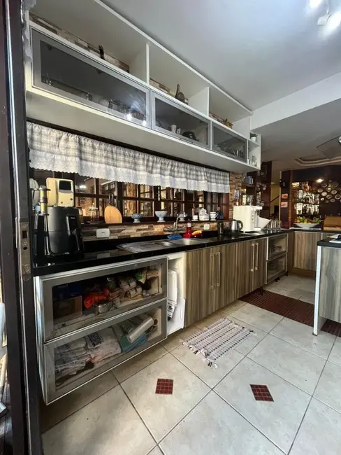 Casa de Condomínio com 5 quartos à venda, 282m2 em Rio De Janeiro - RJ - imagem 6 Foto 6 de Casa de Condomínio com 5 quartos à venda, 282m2 em Rio De Janeiro - RJ