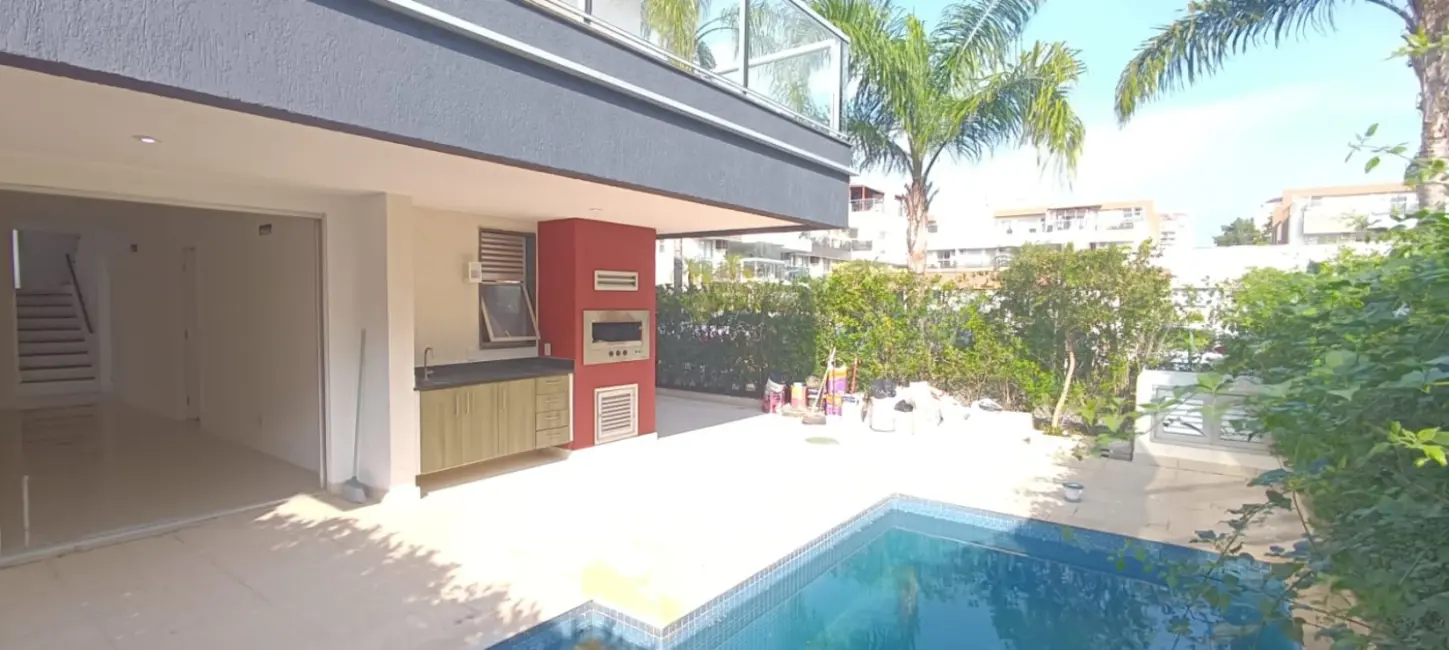 Casa de Condomínio com 4 quartos à venda, 306m2 em Rio De Janeiro - RJ - imagem 1 Foto 1 de Casa de Condomínio com 4 quartos à venda, 306m2 em Rio De Janeiro - RJ