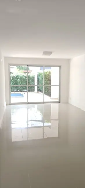 Casa de Condomínio com 4 quartos à venda, 306m2 em Rio De Janeiro - RJ - imagem 5 Foto 5 de Casa de Condomínio com 4 quartos à venda, 306m2 em Rio De Janeiro - RJ