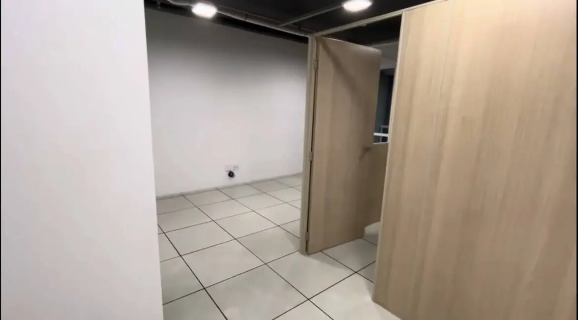 Sala Comercial para alugar, 35m2 em Jardim Messina, Jundiai - SP - imagem 3 Foto 3 de Sala Comercial para alugar, 35m2 em Jardim Messina, Jundiai - SP