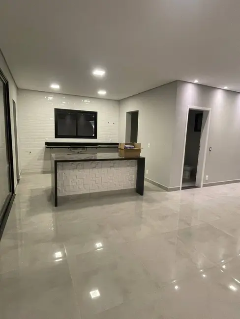 Casa de Condomínio com 3 quartos à venda, 236m2 em Jardim Ermida I, Jundiai - SP - imagem 3 Foto 3 de Casa de Condomínio com 3 quartos à venda, 236m2 em Jardim Ermida I, Jundiai - SP