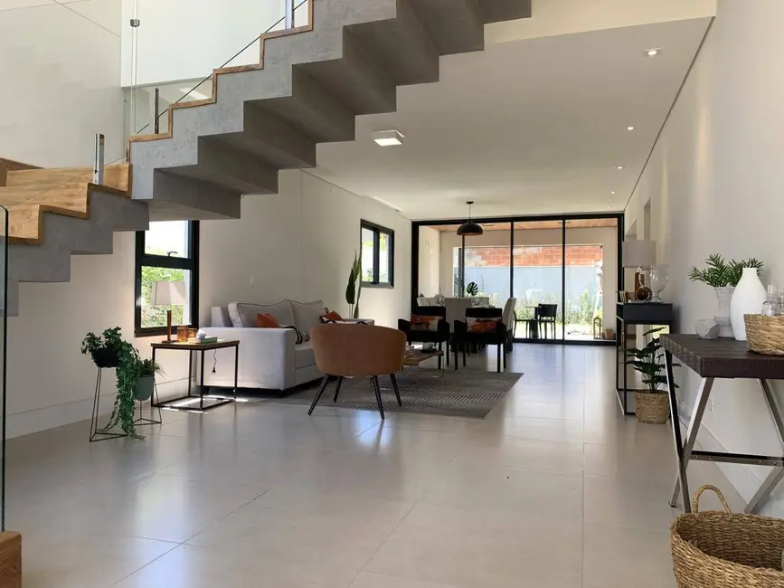 Casa com 3 quartos à venda, 300m2 em Jundiai - SP - imagem 1 Foto 1 de Casa com 3 quartos à venda, 300m2 em Jundiai - SP