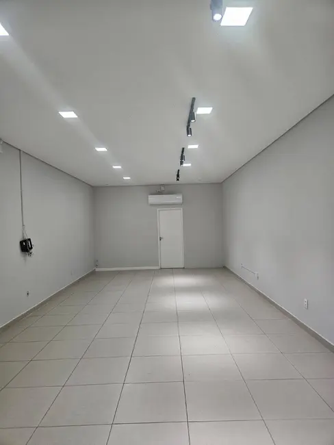 Sala Comercial à venda e para alugar, 130m2 em Vila Vianelo, Jundiai - SP - imagem 5 Foto 5 de Sala Comercial à venda e para alugar, 130m2 em Vila Vianelo, Jundiai - SP