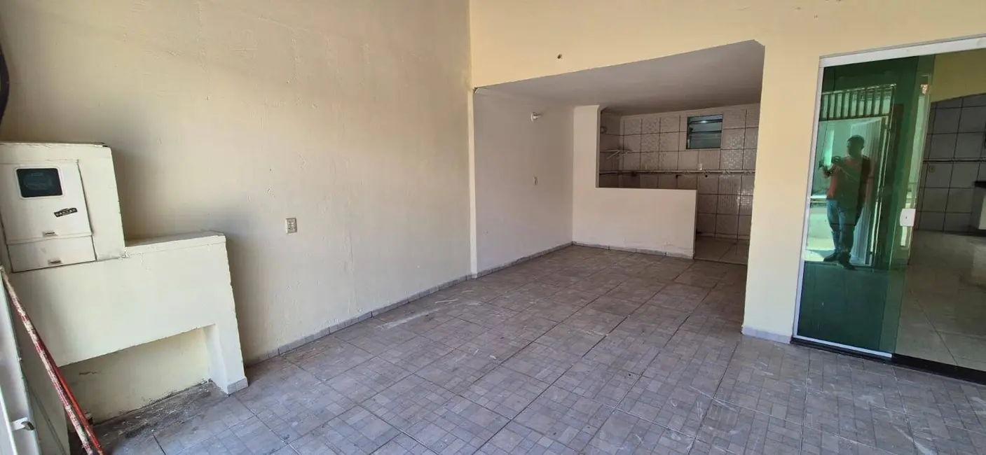 Casa com 2 quartos para alugar em Jardim Buriti, Varzea Paulista - SP - imagem 4 Foto 4 de Casa com 2 quartos para alugar em Jardim Buriti, Varzea Paulista - SP