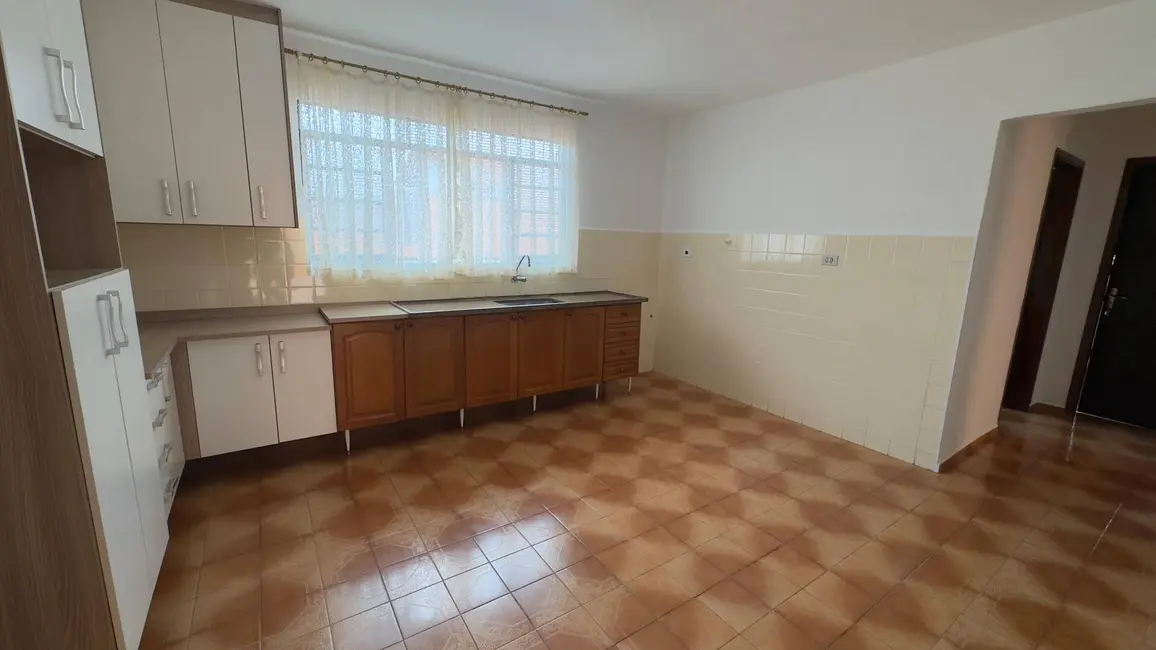 Casa com 2 quartos para alugar, 250m2 em Caxambu, Jundiai - SP - imagem 3 Foto 3 de Casa com 2 quartos para alugar, 250m2 em Caxambu, Jundiai - SP