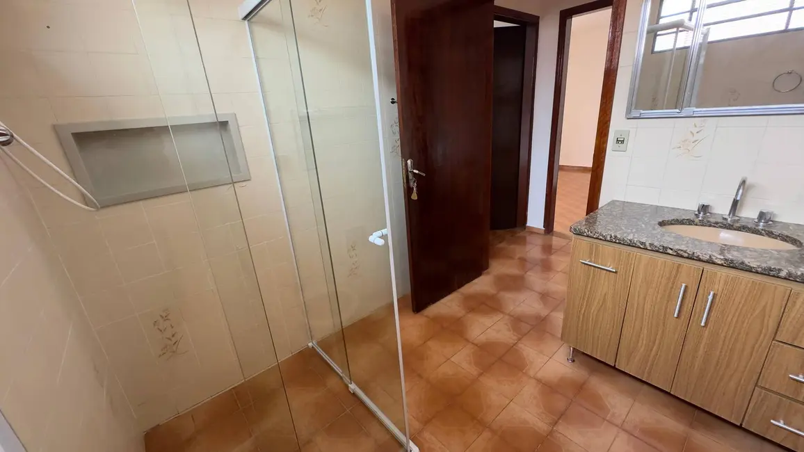 Casa com 2 quartos para alugar, 250m2 em Caxambu, Jundiai - SP - imagem 2 Foto 2 de Casa com 2 quartos para alugar, 250m2 em Caxambu, Jundiai - SP