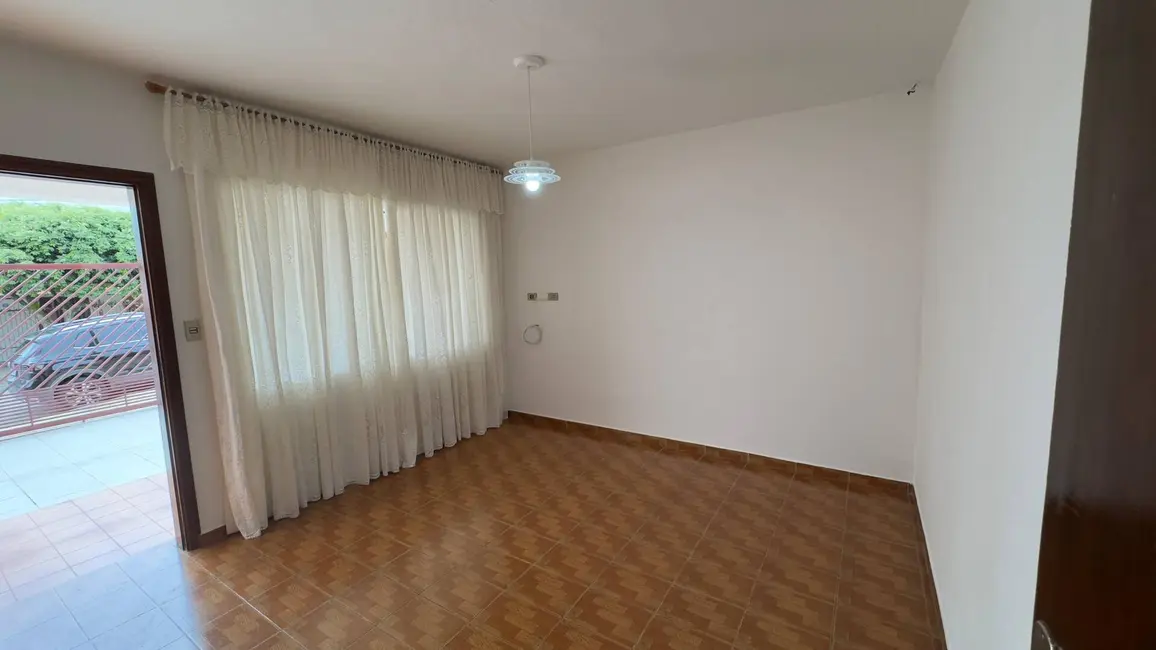 Casa com 2 quartos para alugar, 250m2 em Caxambu, Jundiai - SP - imagem 9 Foto 9 de Casa com 2 quartos para alugar, 250m2 em Caxambu, Jundiai - SP