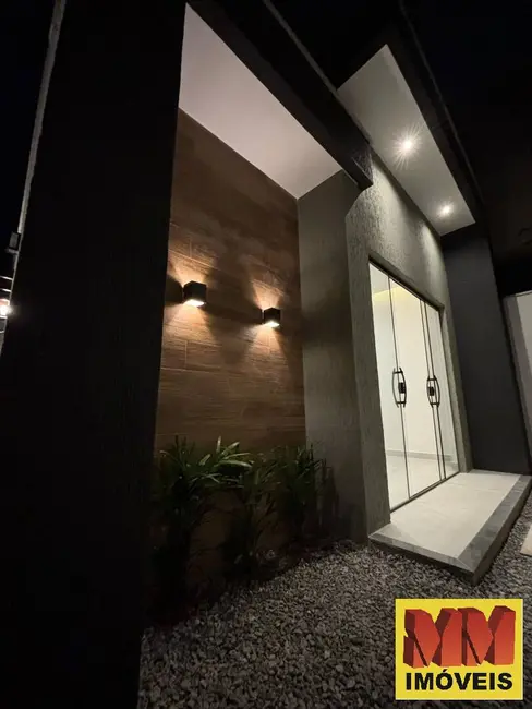 Foto 1 de Casa com 2 quartos à venda, 70m2 em Cabo Frio - RJ