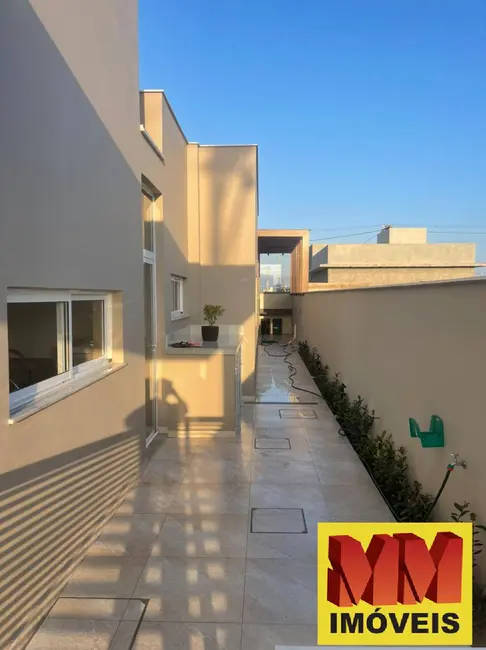 Casa de Condomínio com 3 quartos à venda, 180m2 em Ogiva, Cabo Frio - RJ - imagem 3 Foto 3 de Casa de Condomínio com 3 quartos à venda, 180m2 em Ogiva, Cabo Frio - RJ