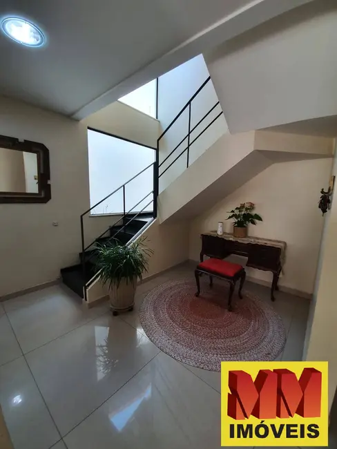 Foto 9 de Casa com 5 quartos à venda, 270m2 em Cabo Frio - RJ