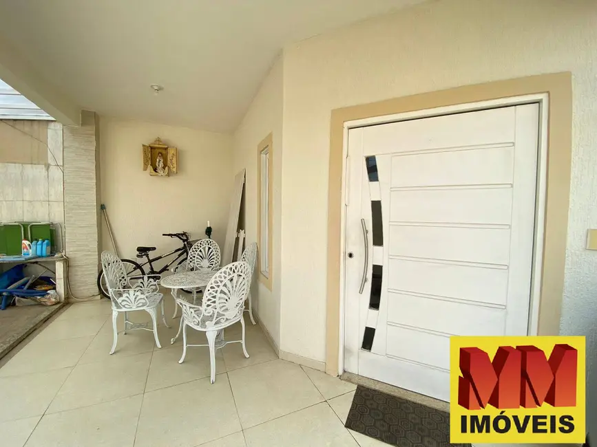 Casa com 4 quartos à venda, 250m2 em Cabo Frio - RJ - imagem 4 Foto 4 de Casa com 4 quartos à venda, 250m2 em Cabo Frio - RJ