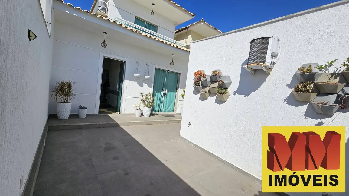 Foto 2 de Casa com 5 quartos à venda, 200m2 em Foguete, Cabo Frio - RJ