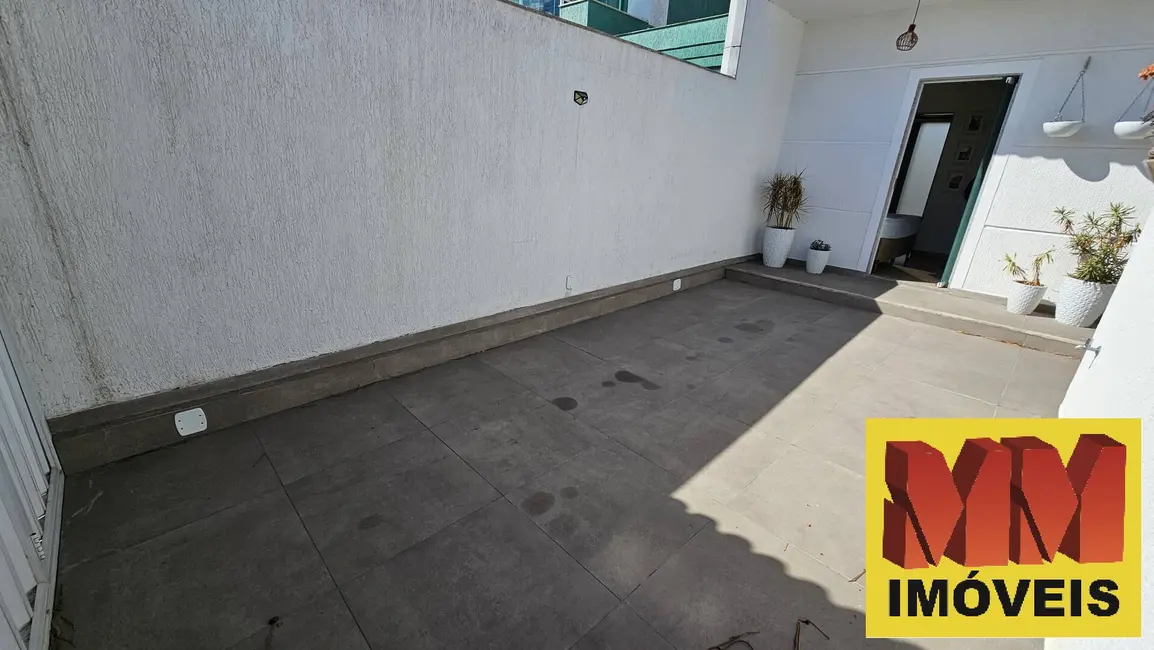 Foto 3 de Casa com 5 quartos à venda, 200m2 em Foguete, Cabo Frio - RJ