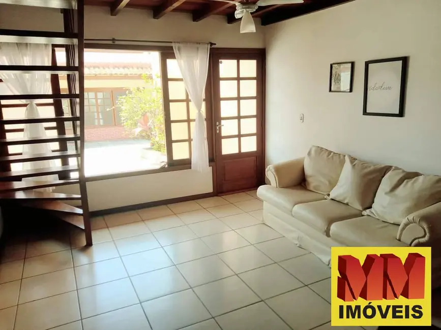 Foto 2 de Casa de Condomínio com 1 quarto à venda, 61m2 em Recanto das Dunas, Cabo Frio - RJ