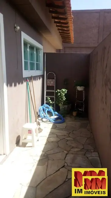 Foto 6 de Casa com 5 quartos à venda, 160m2 em Parque Burle, Cabo Frio - RJ