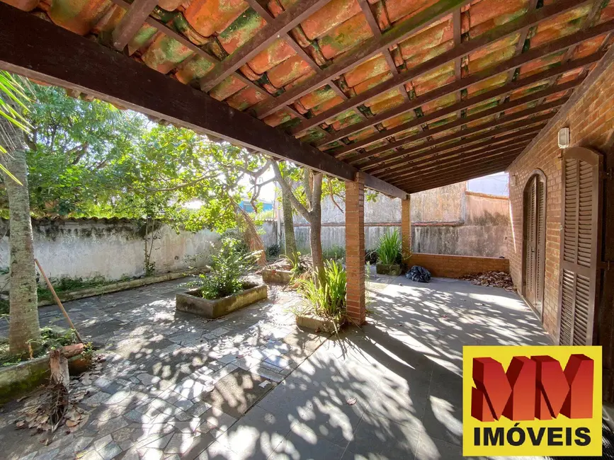 Casa com 5 quartos à venda, 417m2 em Cabo Frio - RJ - imagem 3 Foto 3 de Casa com 5 quartos à venda, 417m2 em Cabo Frio - RJ