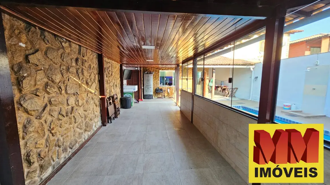 Foto 2 de Casa com 5 quartos à venda, 127m2 em Parque Burle, Cabo Frio - RJ