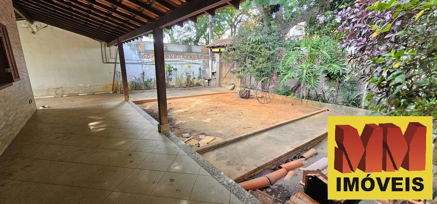 Foto 2 de Casa com 7 quartos à venda, 250m2 em Palmeiras, Cabo Frio - RJ