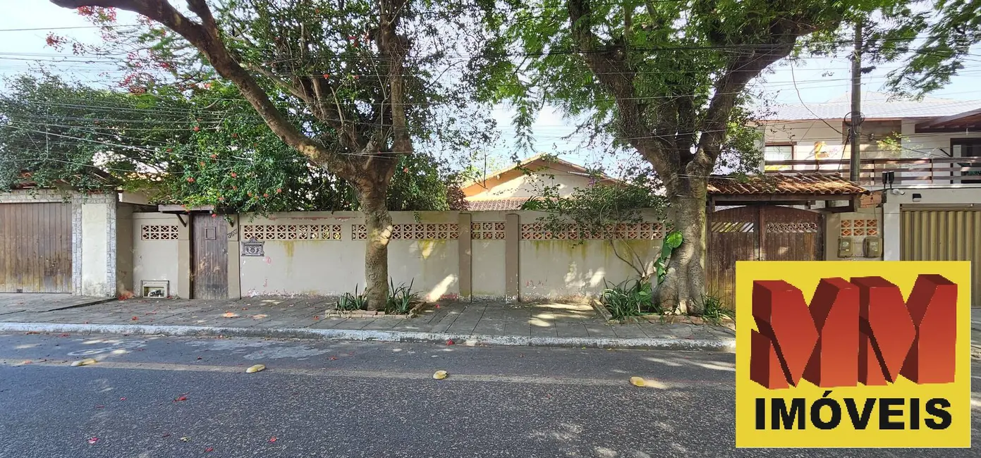 Foto 1 de Casa com 7 quartos à venda, 250m2 em Palmeiras, Cabo Frio - RJ