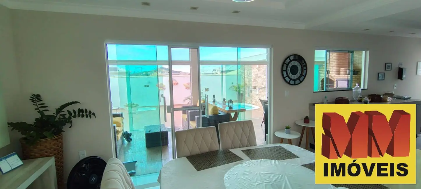 Casa de Condomínio com 3 quartos à venda, 210m2 em Nova São Pedro, Sao Pedro Da Aldeia - RJ - imagem 5 Foto 5 de Casa de Condomínio com 3 quartos à venda, 210m2 em Nova São Pedro, Sao Pedro Da Aldeia - RJ